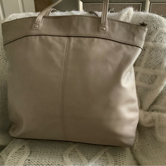 Coach Tote - Picture 4 of 6